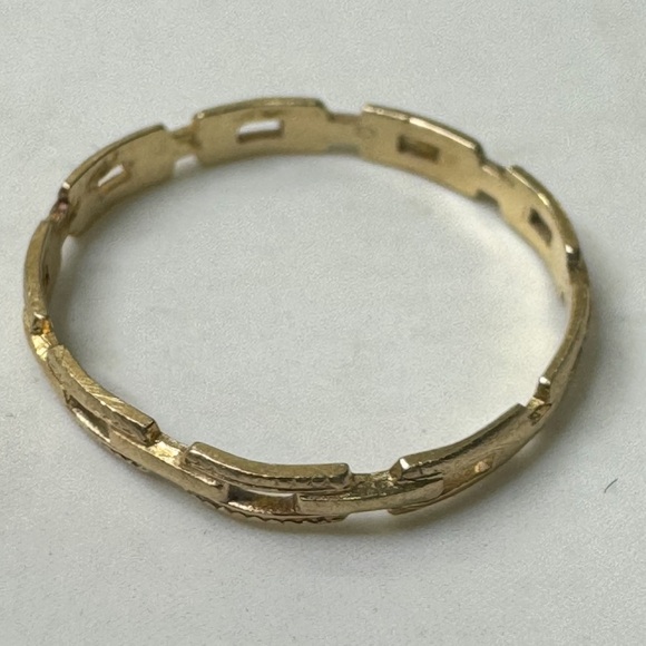 10k Gold Toe Ring - Picture 3 of 7